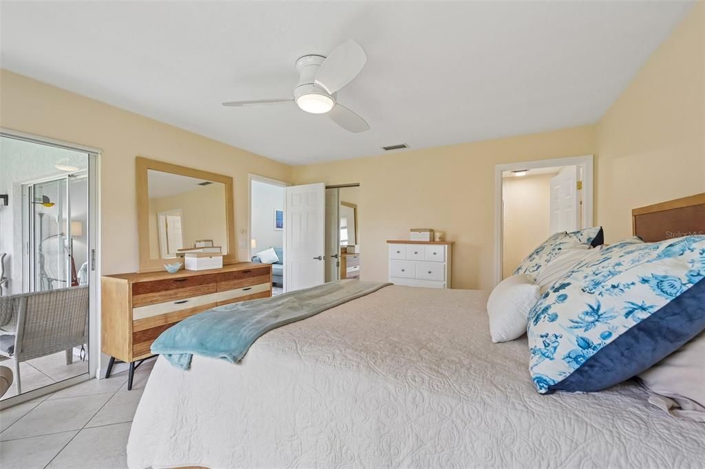 For Sale: $269,000 (2 beds, 2 baths, 1046 Square Feet)