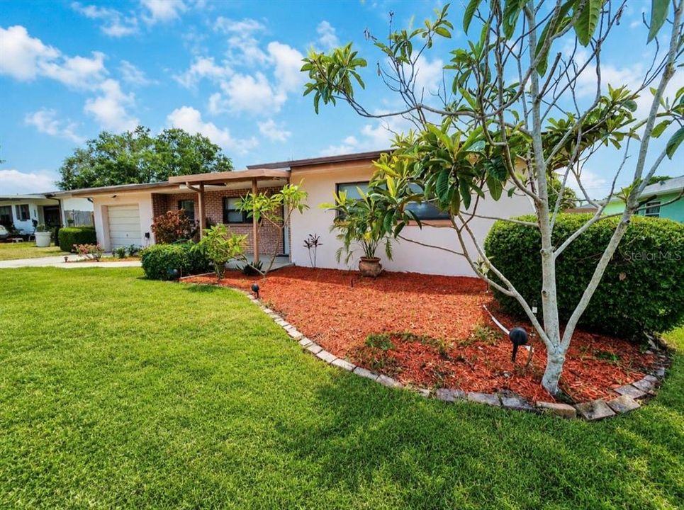 For Sale: $369,000 (2 beds, 2 baths, 1397 Square Feet)
