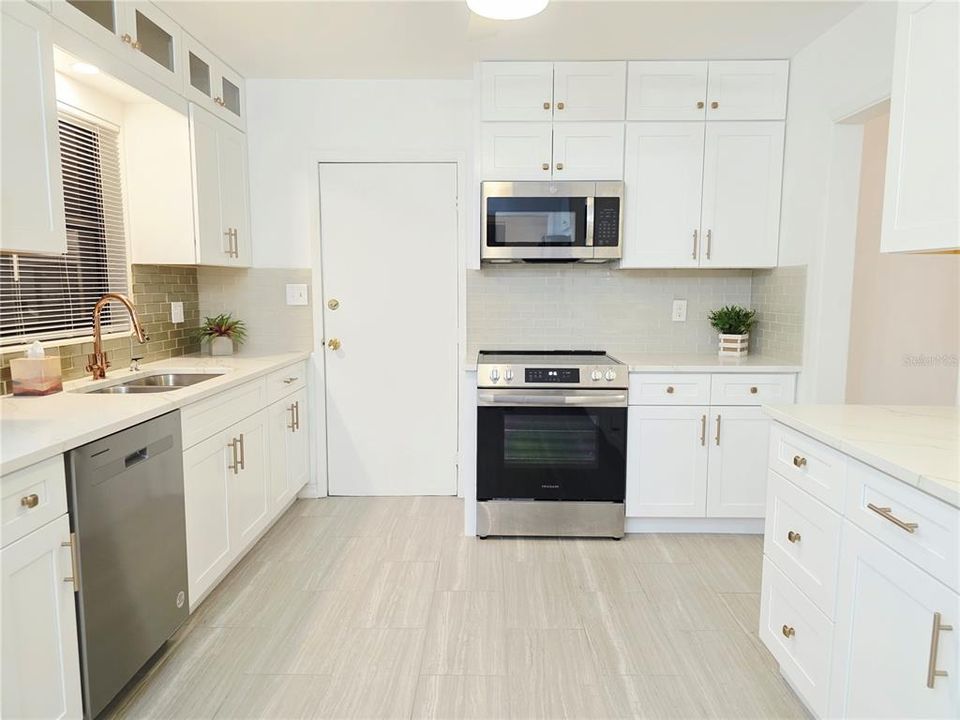 For Sale: $369,000 (2 beds, 2 baths, 1397 Square Feet)