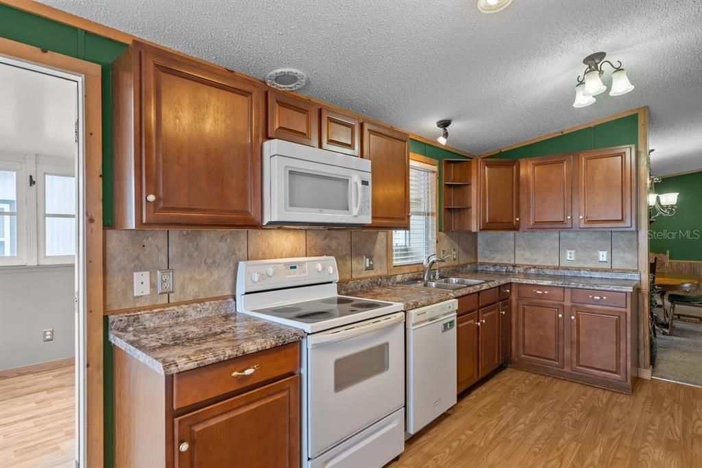 For Sale: $329,900 (3 beds, 2 baths, 2080 Square Feet)