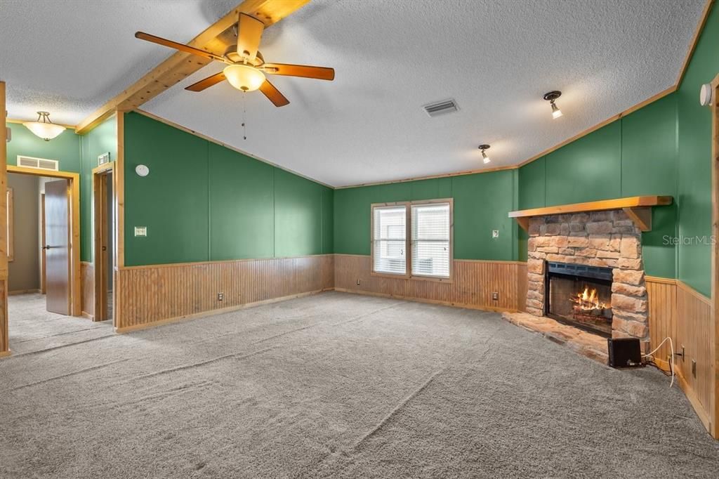 For Sale: $329,900 (3 beds, 2 baths, 2080 Square Feet)