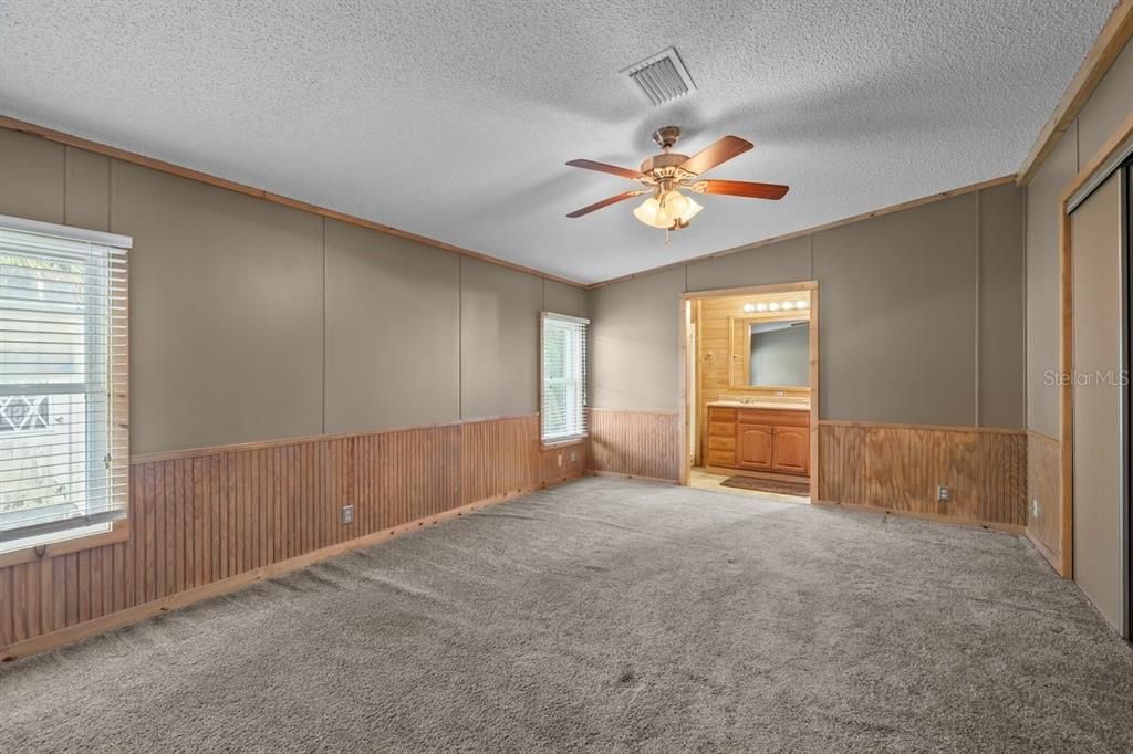 For Sale: $329,900 (3 beds, 2 baths, 2080 Square Feet)
