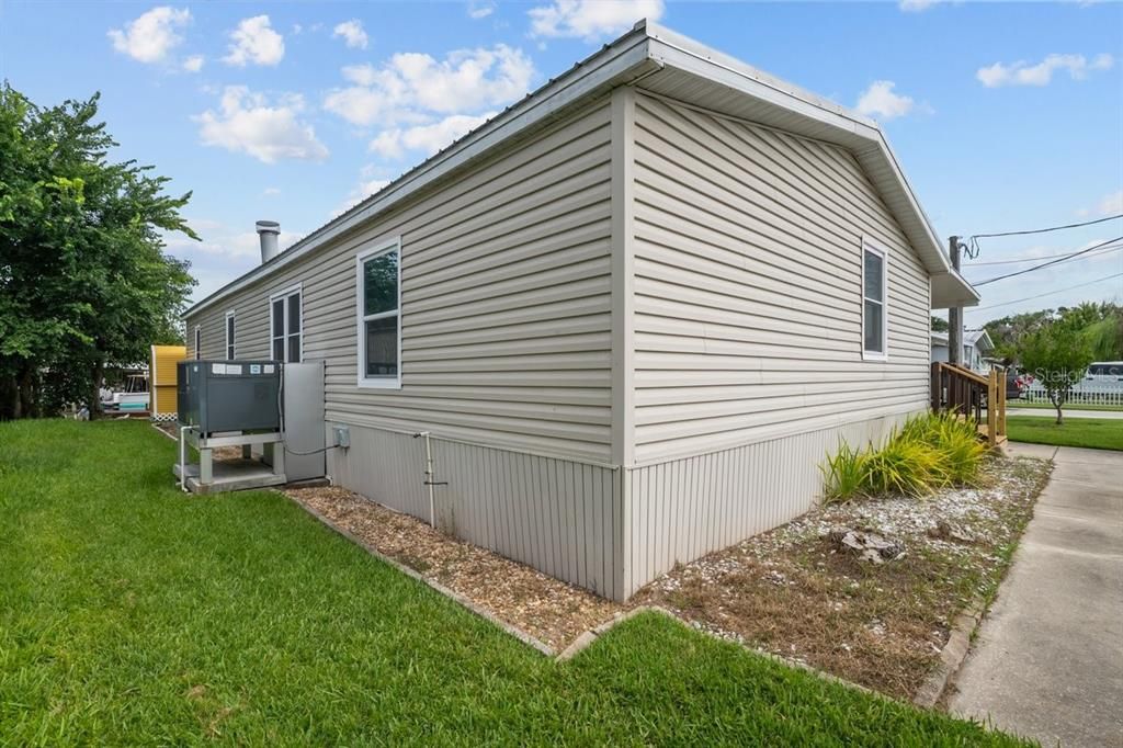 For Sale: $329,900 (3 beds, 2 baths, 2080 Square Feet)