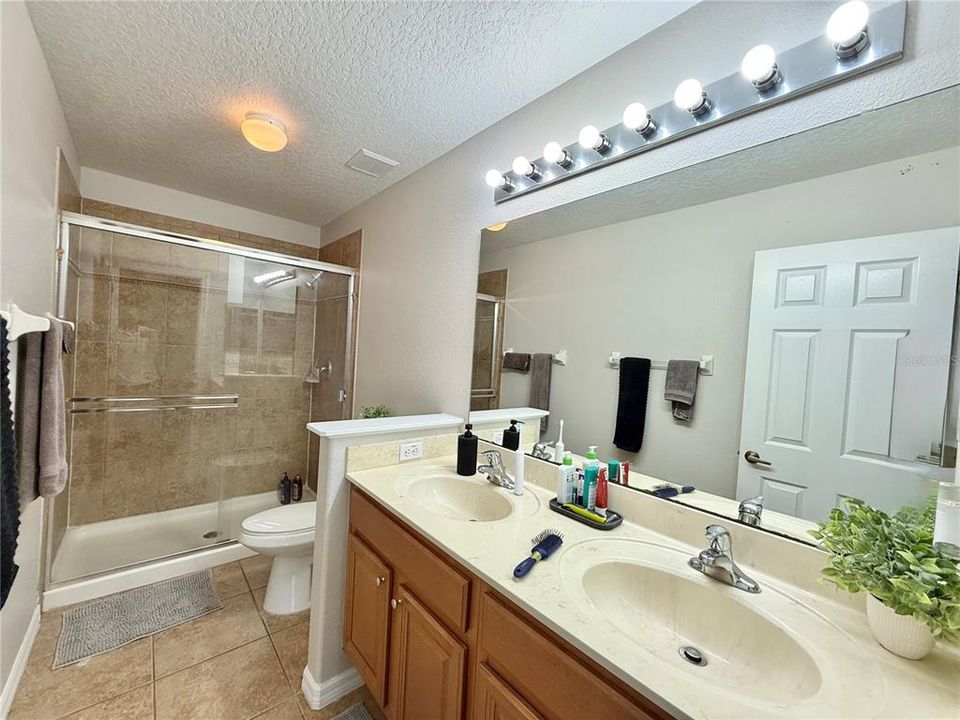 For Sale: $325,000 (3 beds, 2 baths, 1480 Square Feet)