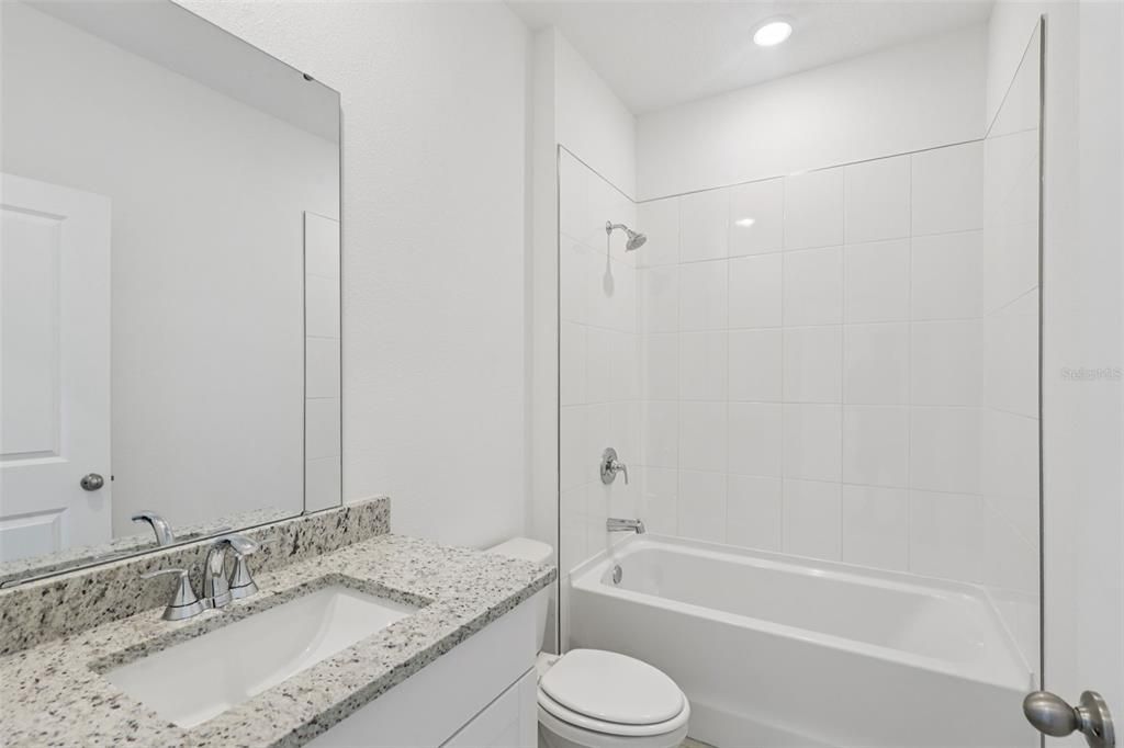 Под контрактом: $385,990 (4 спален, 3 ванн, 2193 Квадратных фут)