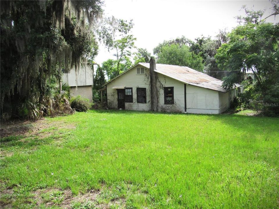 For Sale: $159,000 (2 beds, 1 baths, 1320 Square Feet)