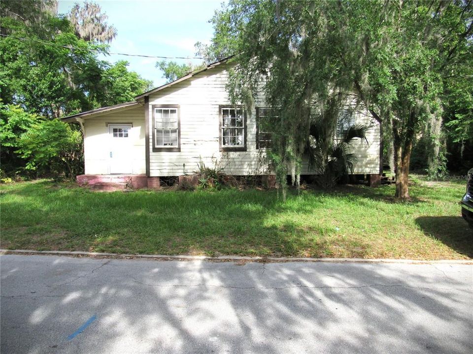 For Sale: $159,000 (2 beds, 1 baths, 1320 Square Feet)