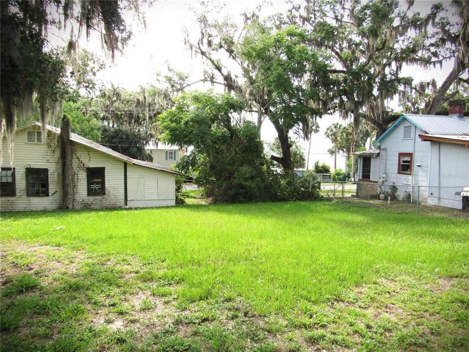 For Sale: $159,000 (2 beds, 1 baths, 1320 Square Feet)