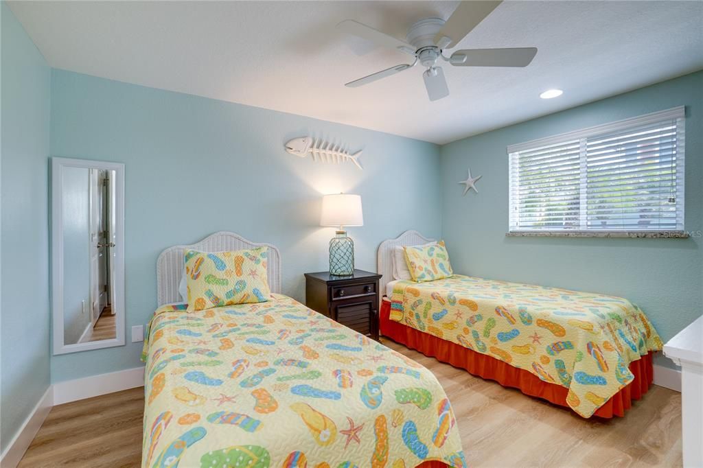 For Sale: $765,000 (2 beds, 1 baths, 700 Square Feet)