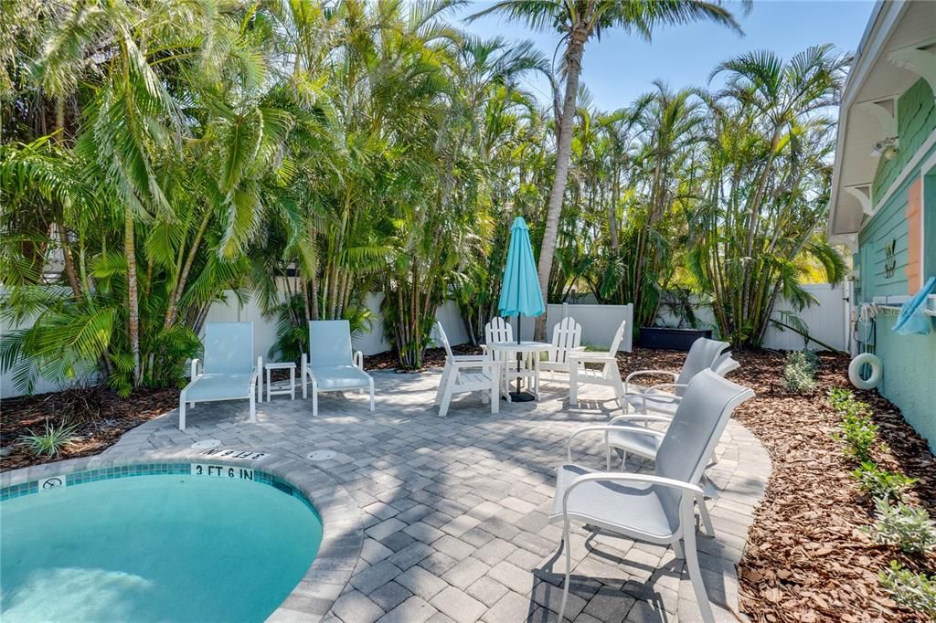 For Sale: $765,000 (2 beds, 1 baths, 700 Square Feet)