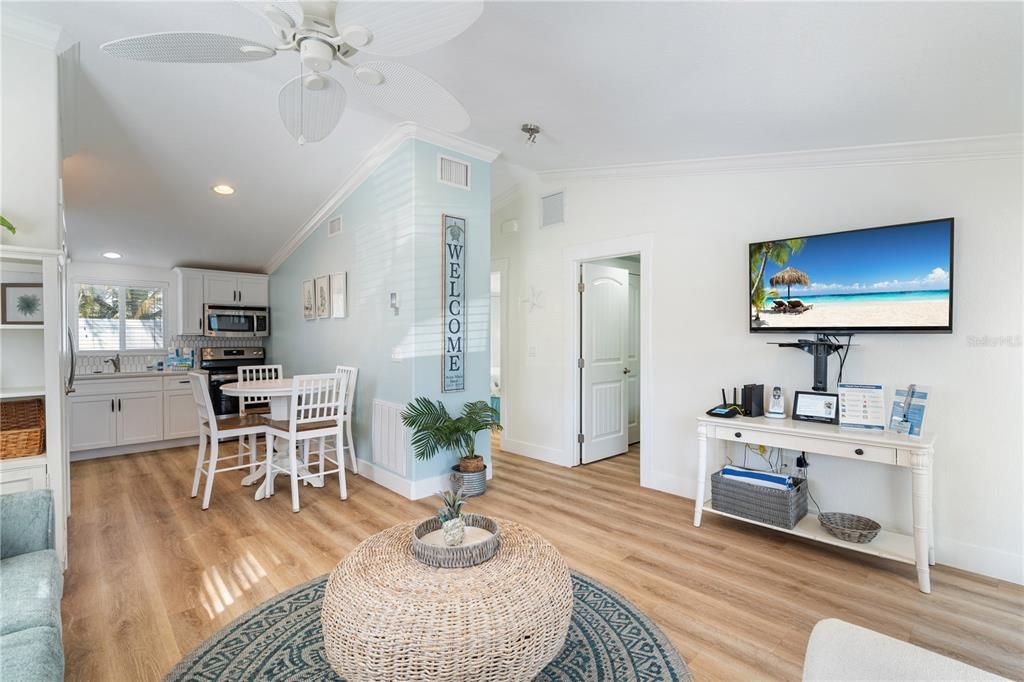 For Sale: $765,000 (2 beds, 1 baths, 700 Square Feet)