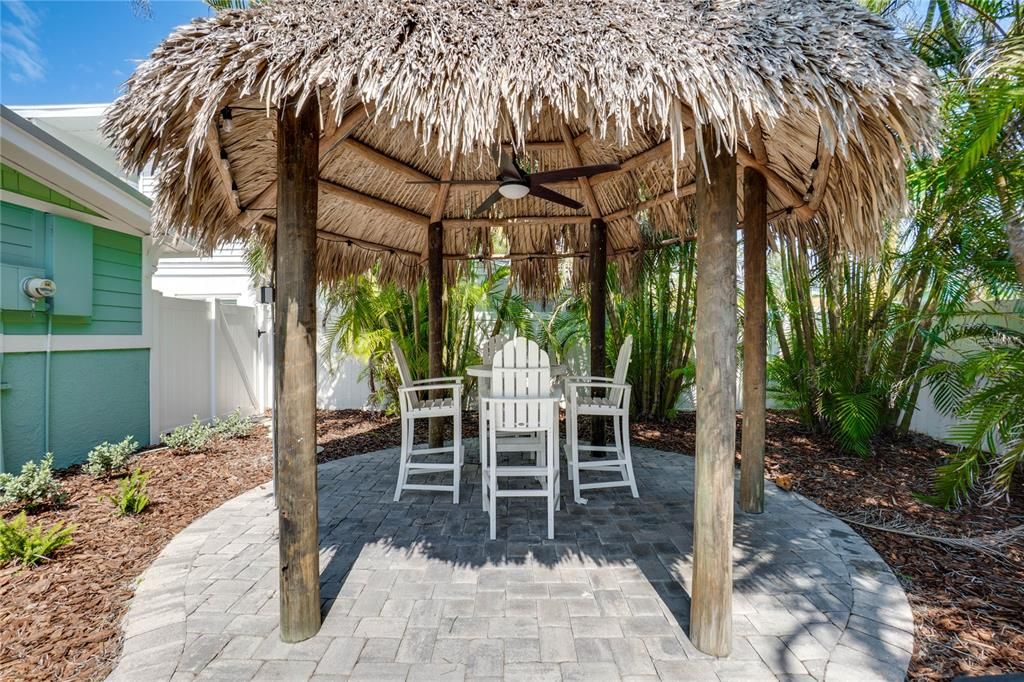 For Sale: $765,000 (2 beds, 1 baths, 700 Square Feet)