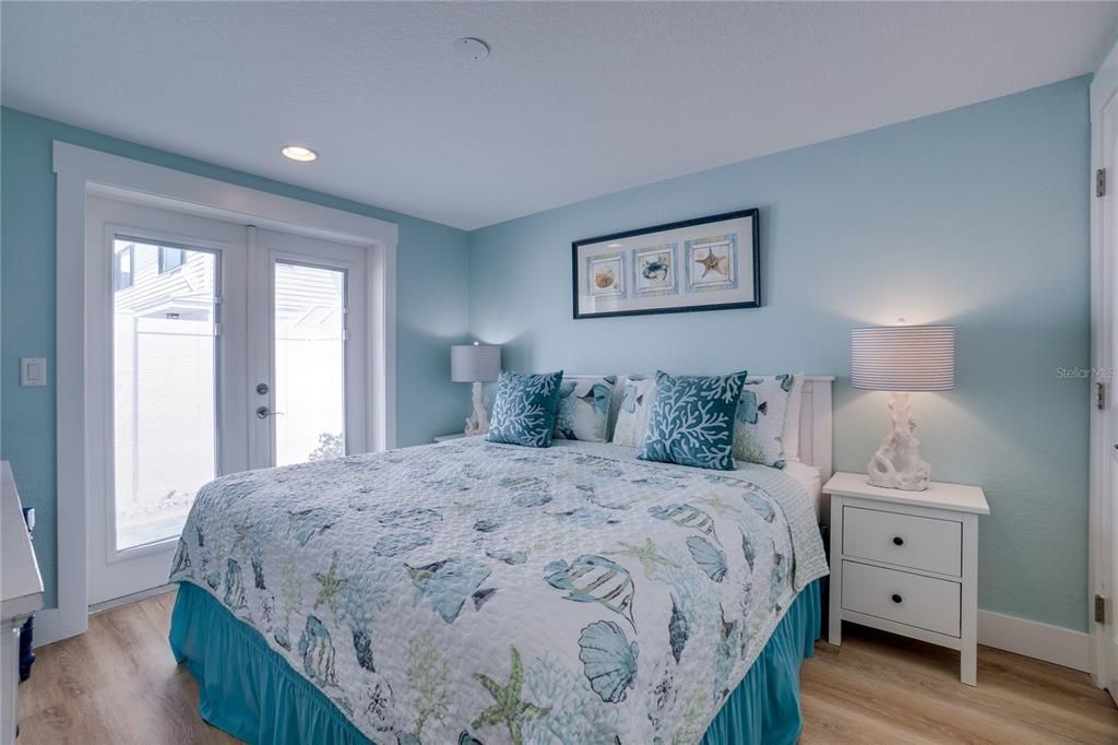 For Sale: $765,000 (2 beds, 1 baths, 700 Square Feet)