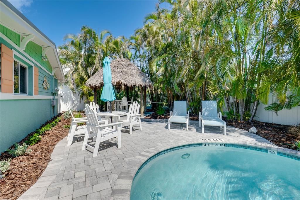 For Sale: $765,000 (2 beds, 1 baths, 700 Square Feet)