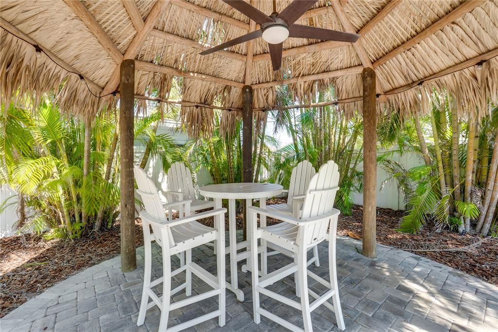 For Sale: $765,000 (2 beds, 1 baths, 700 Square Feet)