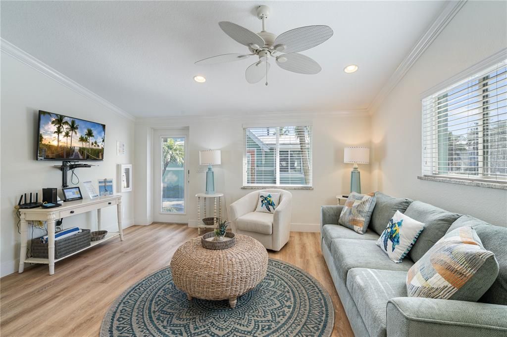For Sale: $765,000 (2 beds, 1 baths, 700 Square Feet)