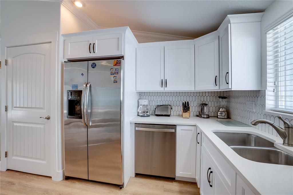 For Sale: $765,000 (2 beds, 1 baths, 700 Square Feet)