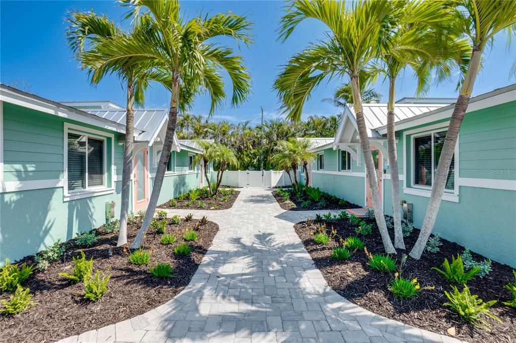 For Sale: $765,000 (2 beds, 1 baths, 700 Square Feet)