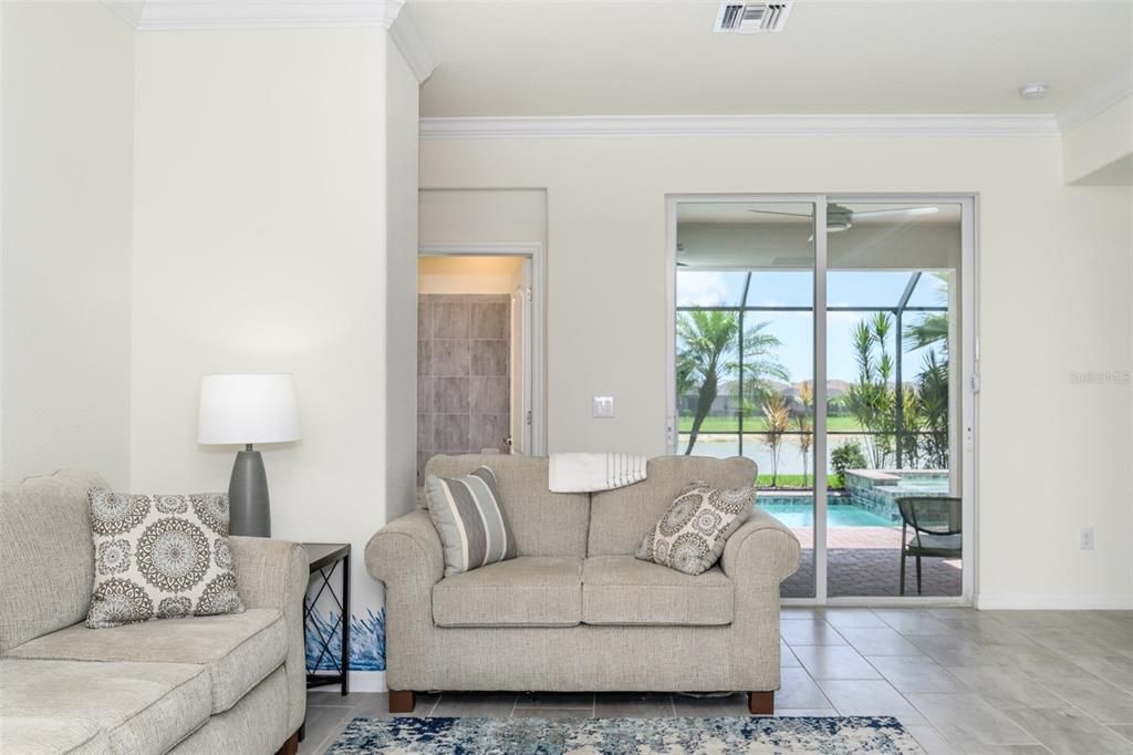 For Rent: $2,800 (3 beds, 2 baths, 1677 Square Feet)