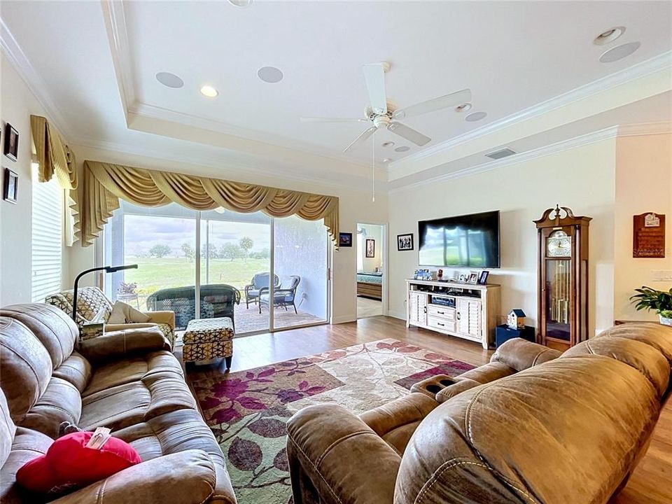 For Sale: $309,000 (3 beds, 2 baths, 1568 Square Feet)