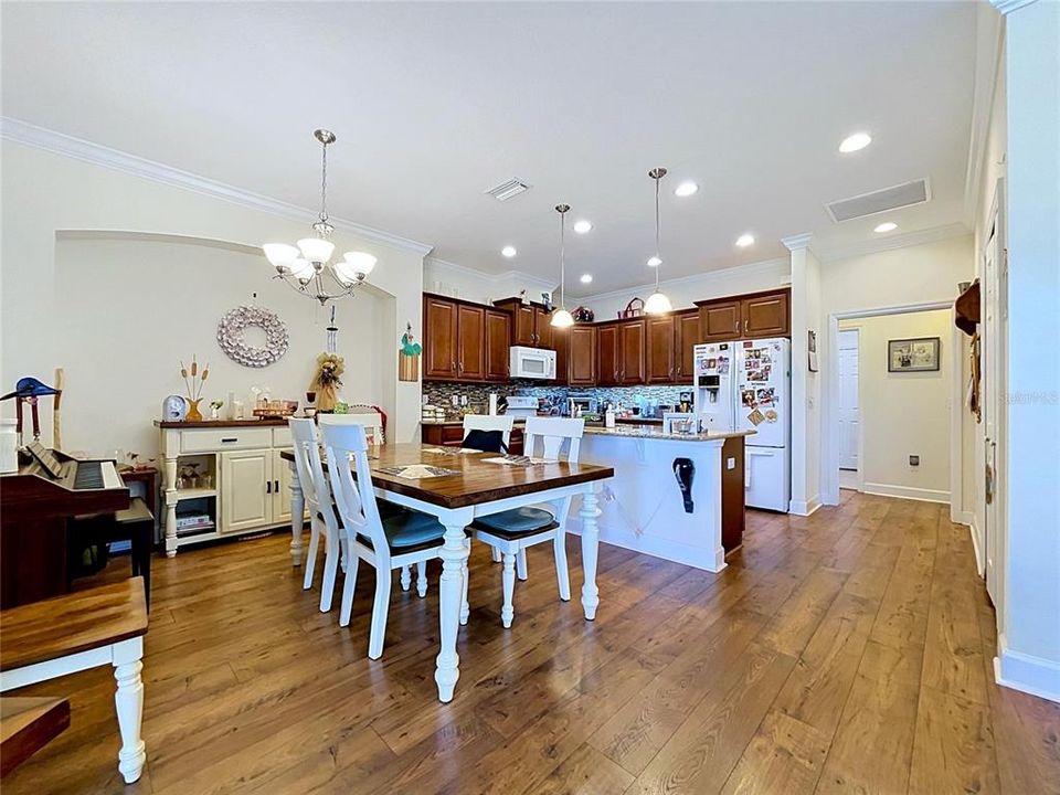 For Sale: $309,000 (3 beds, 2 baths, 1568 Square Feet)