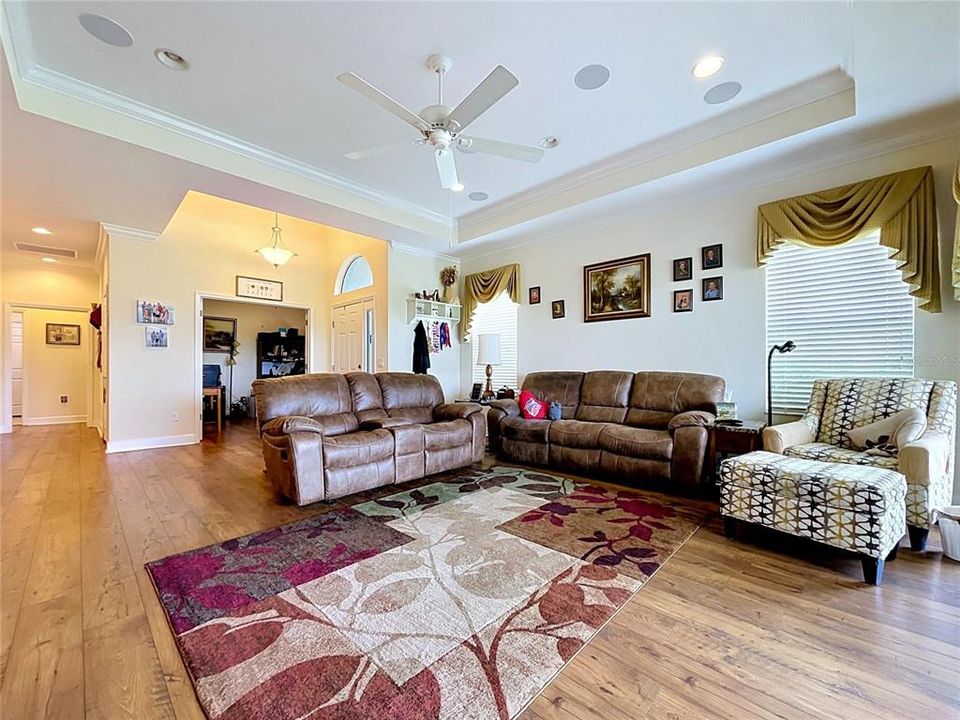 For Sale: $309,000 (3 beds, 2 baths, 1568 Square Feet)