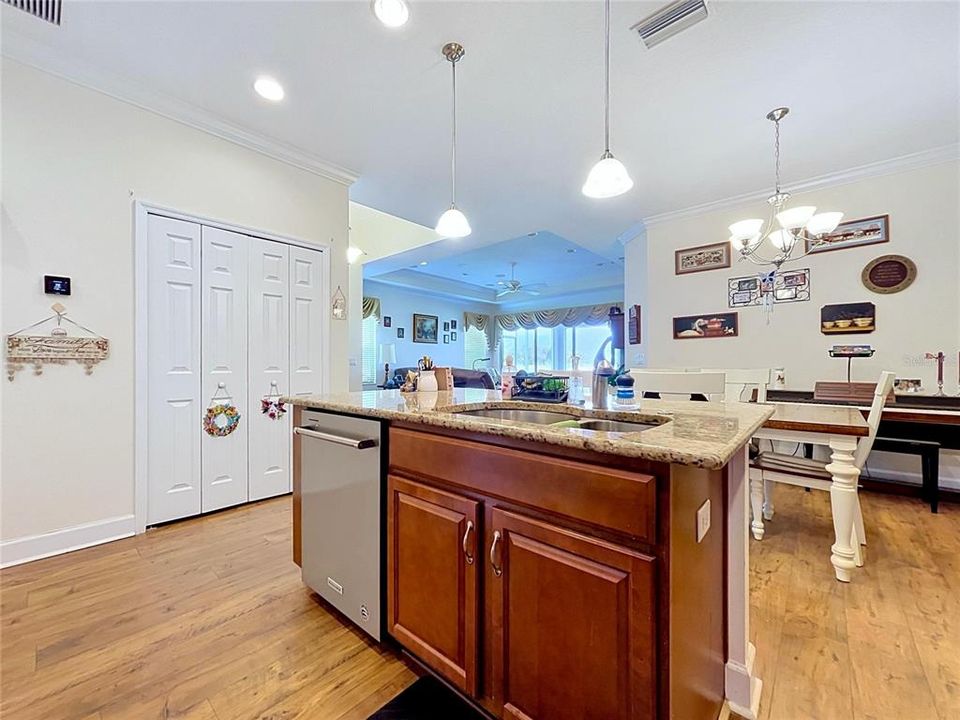For Sale: $309,000 (3 beds, 2 baths, 1568 Square Feet)