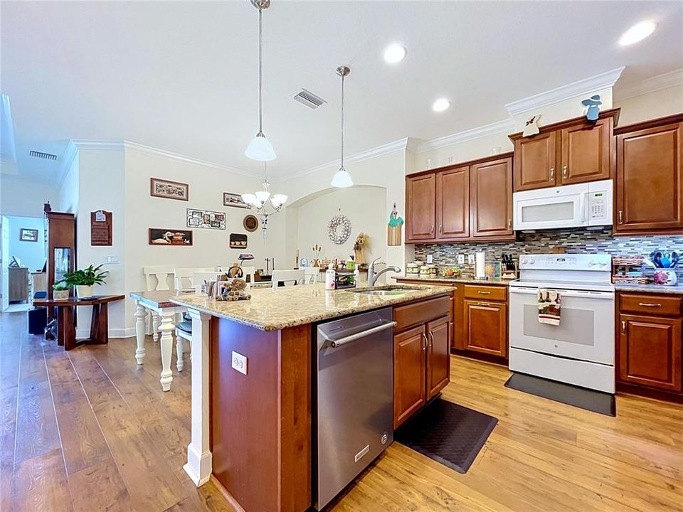 For Sale: $309,000 (3 beds, 2 baths, 1568 Square Feet)