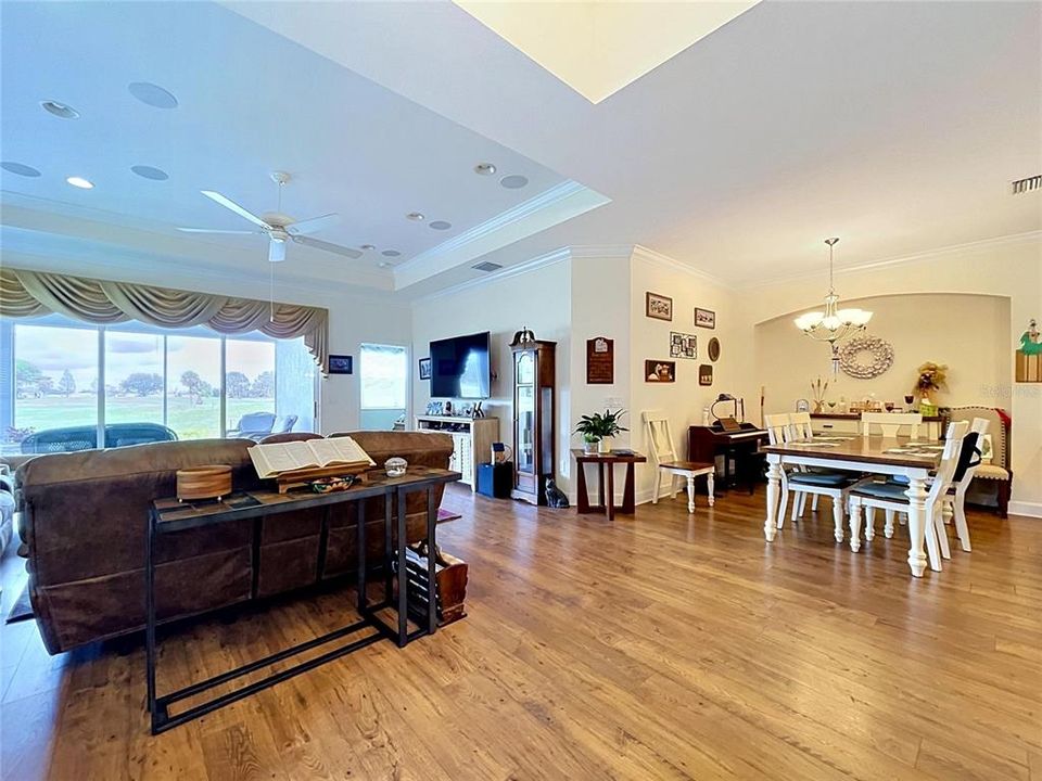 For Sale: $309,000 (3 beds, 2 baths, 1568 Square Feet)