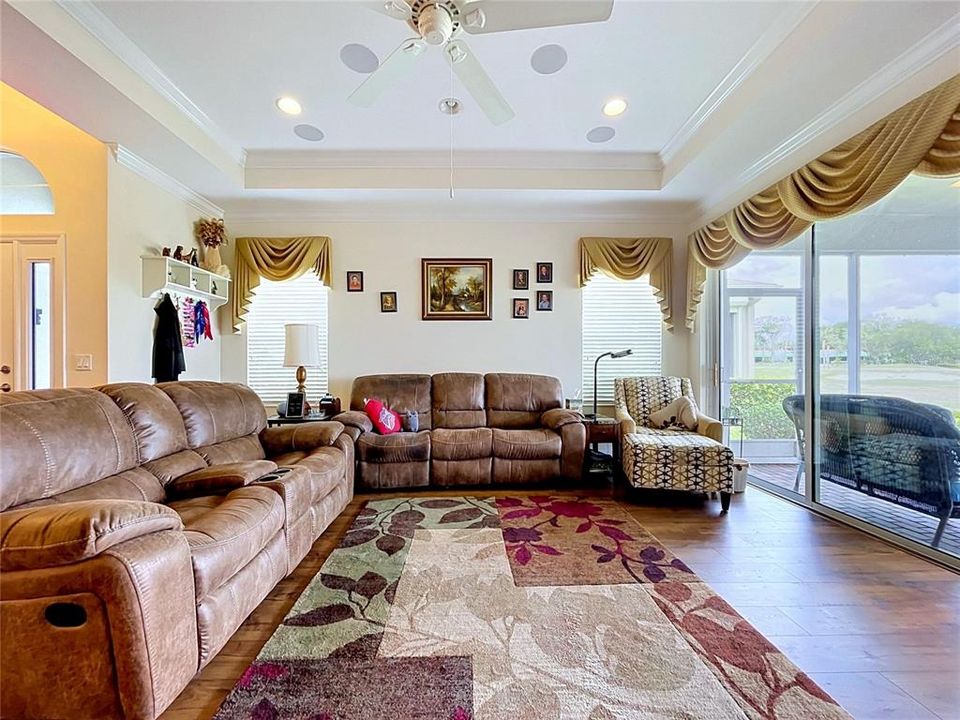 For Sale: $309,000 (3 beds, 2 baths, 1568 Square Feet)