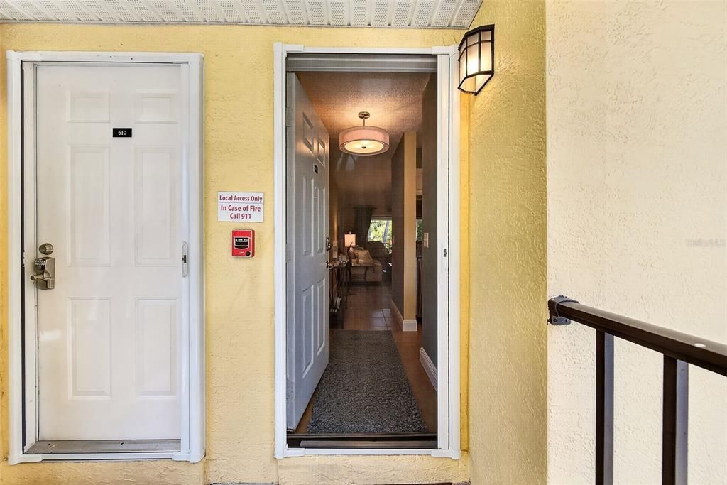 En Venta: $239,000 (2 camas, 2 baños, 910 Pies cuadrados)