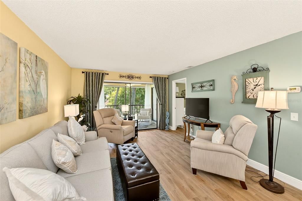 En Venta: $239,000 (2 camas, 2 baños, 910 Pies cuadrados)