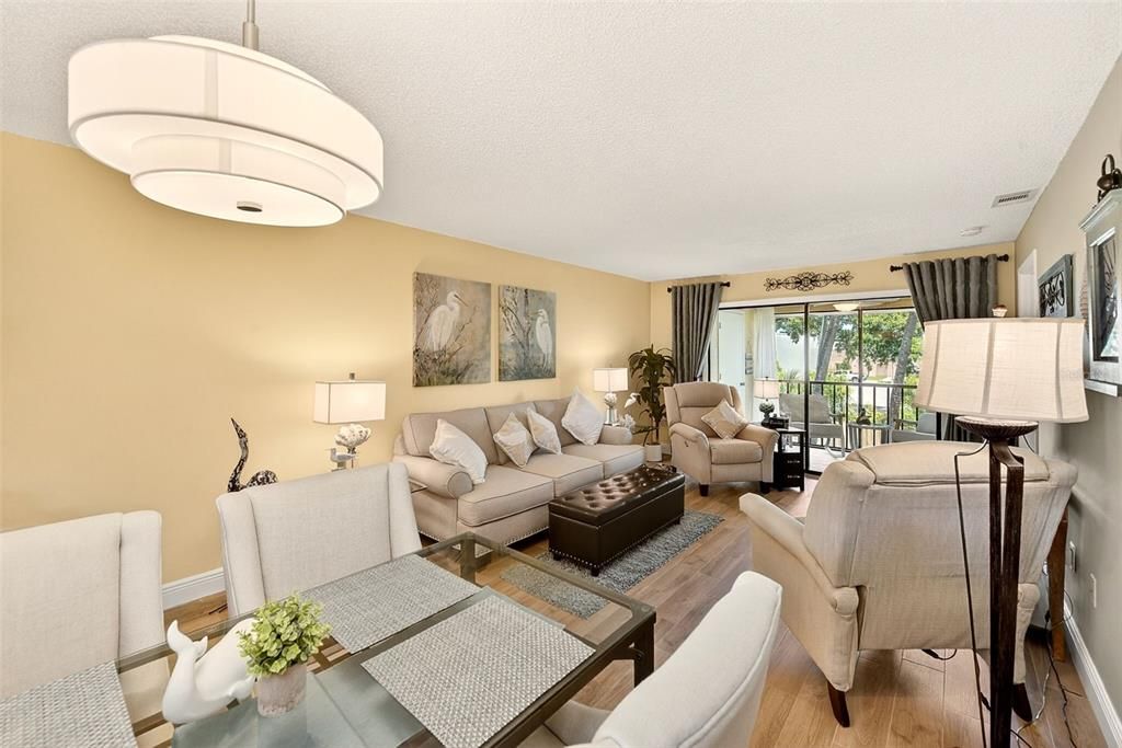 En Venta: $239,000 (2 camas, 2 baños, 910 Pies cuadrados)