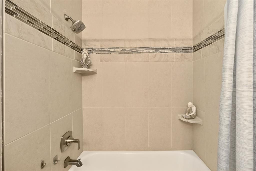 En Venta: $239,000 (2 camas, 2 baños, 910 Pies cuadrados)