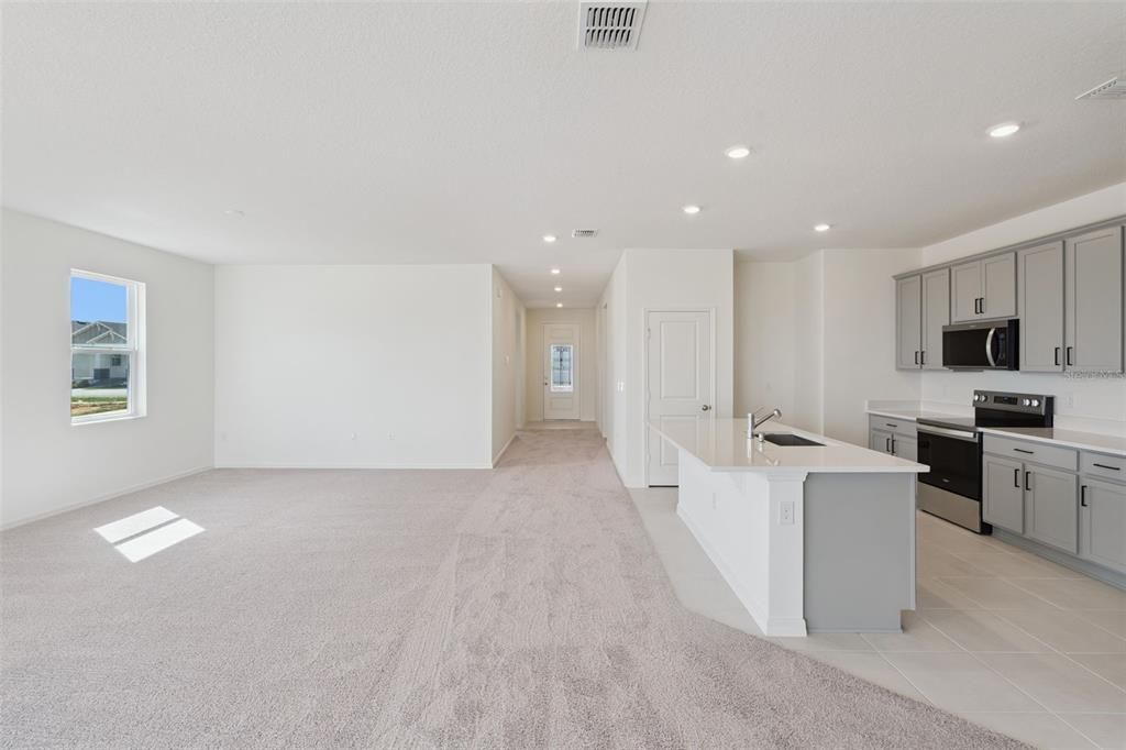 For Rent: $2,300 (4 beds, 2 baths, 1824 Square Feet)