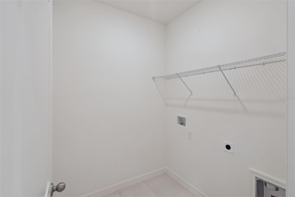 For Rent: $2,300 (4 beds, 2 baths, 1824 Square Feet)