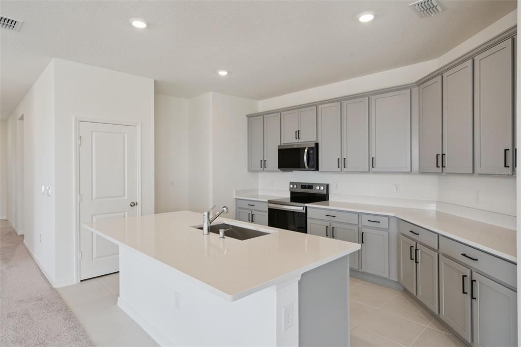 For Rent: $2,300 (4 beds, 2 baths, 1824 Square Feet)