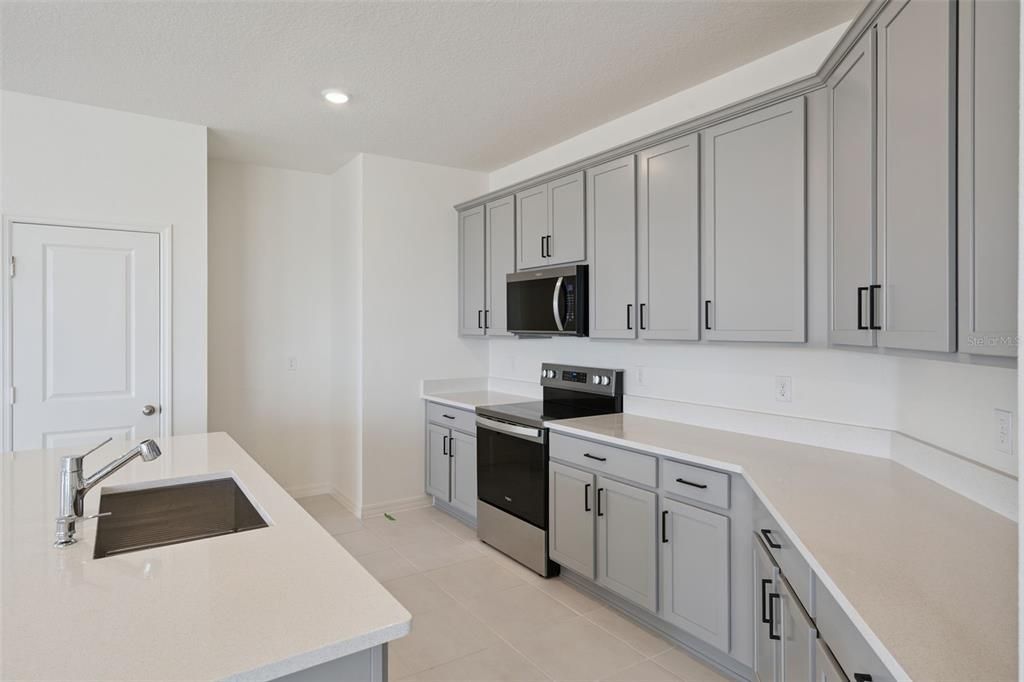 For Rent: $2,300 (4 beds, 2 baths, 1824 Square Feet)