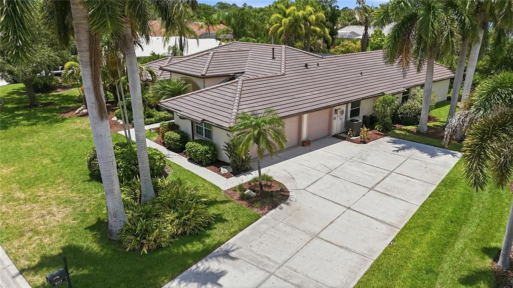 For Sale: $835,000 (4 beds, 3 baths, 2742 Square Feet)