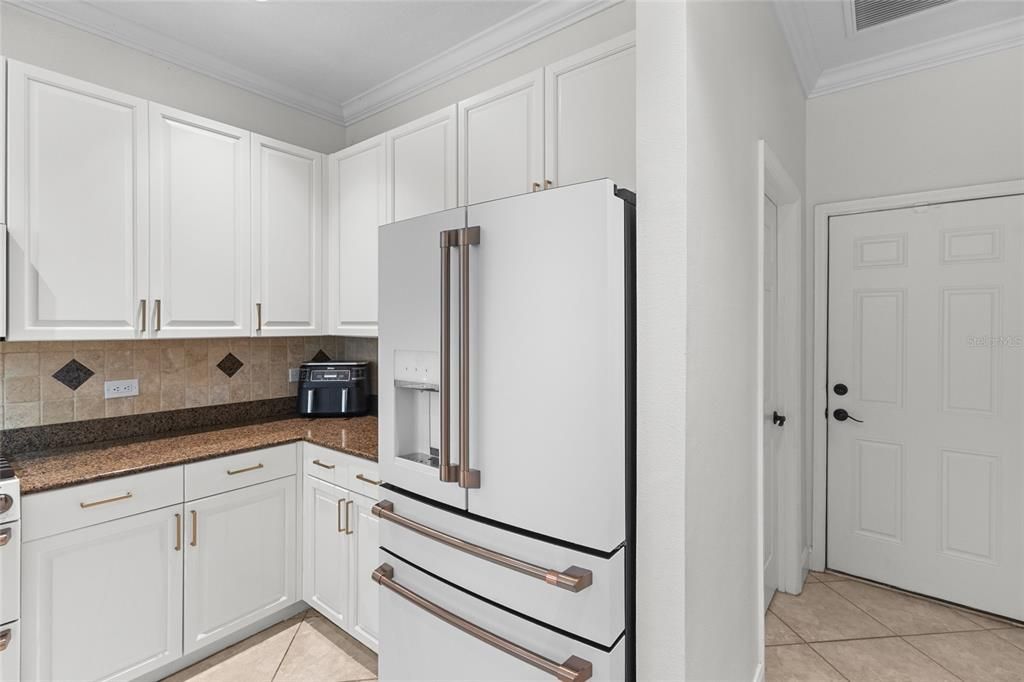 For Sale: $1,099,000 (5 beds, 3 baths, 2960 Square Feet)