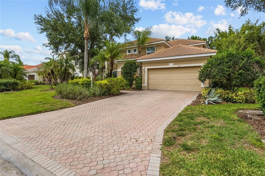 For Sale: $1,099,000 (5 beds, 3 baths, 2960 Square Feet)