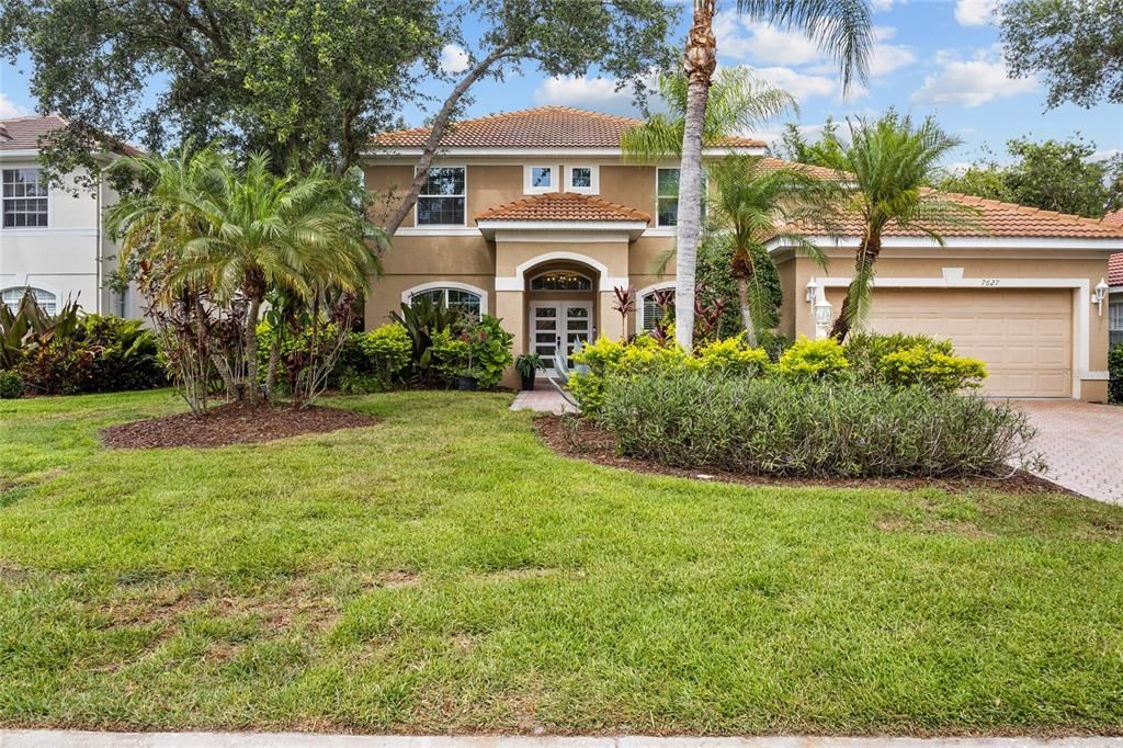 For Sale: $1,099,000 (5 beds, 3 baths, 2960 Square Feet)