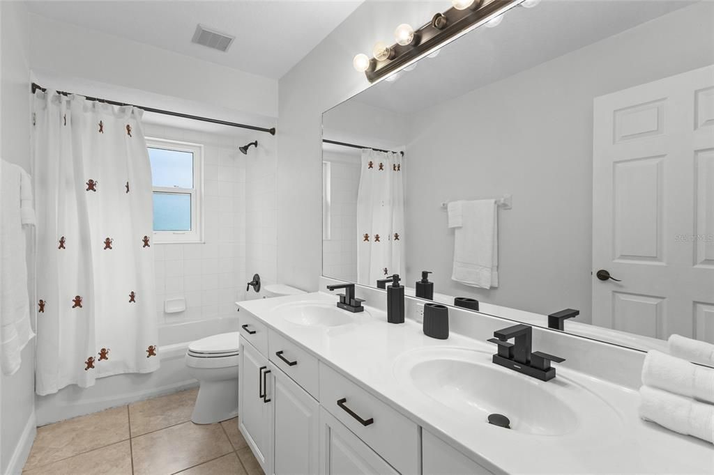 For Sale: $1,099,000 (5 beds, 3 baths, 2960 Square Feet)