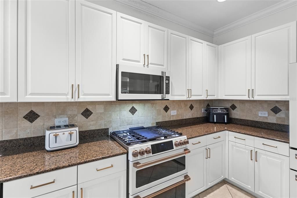 For Sale: $1,099,000 (5 beds, 3 baths, 2960 Square Feet)