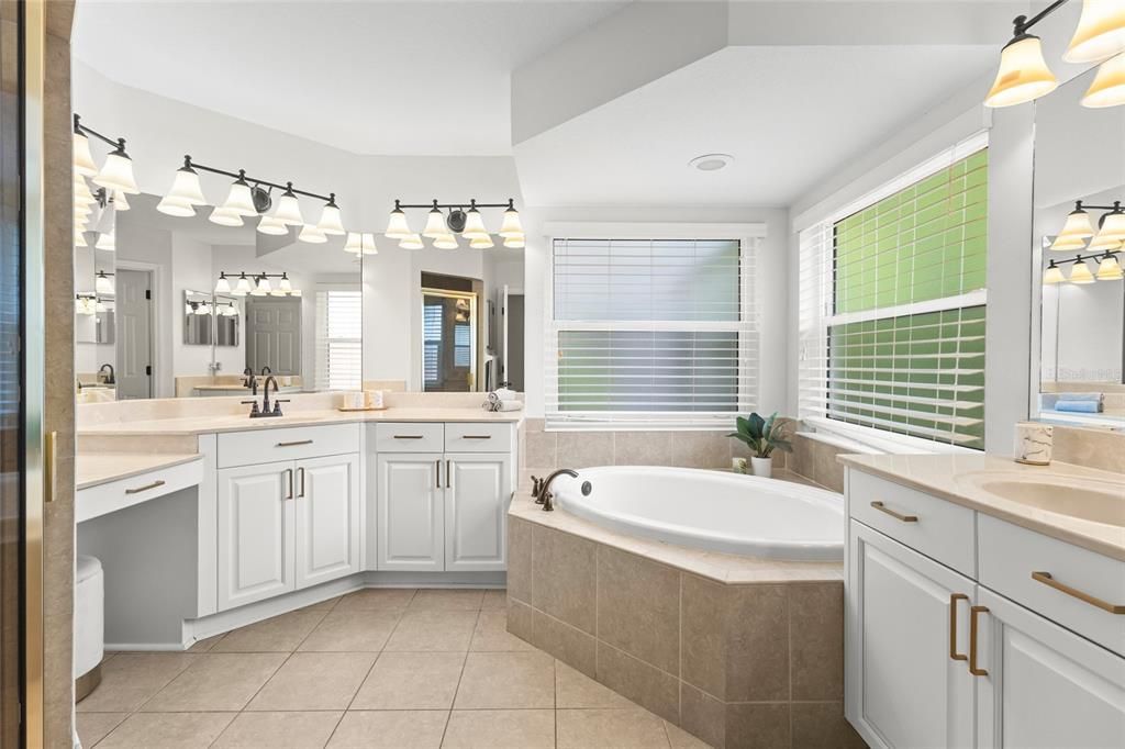 For Sale: $1,099,000 (5 beds, 3 baths, 2960 Square Feet)