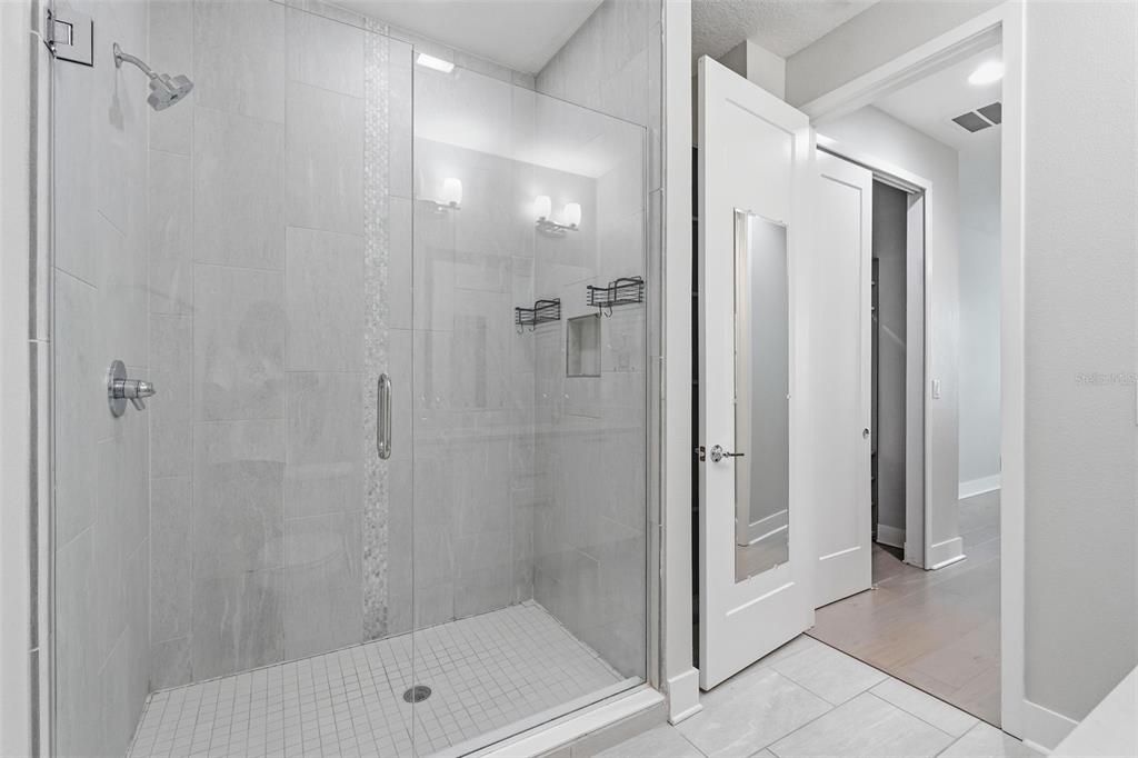 En Venta: $699,900 (3 camas, 3 baños, 1855 Pies cuadrados)