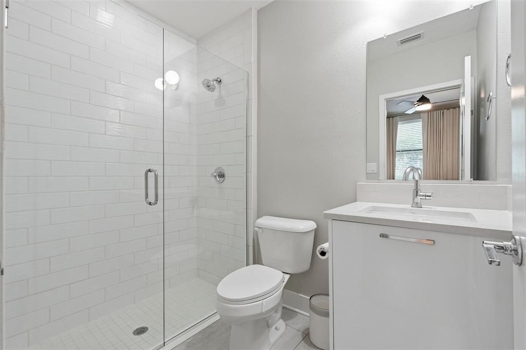 En Venta: $699,900 (3 camas, 3 baños, 1855 Pies cuadrados)