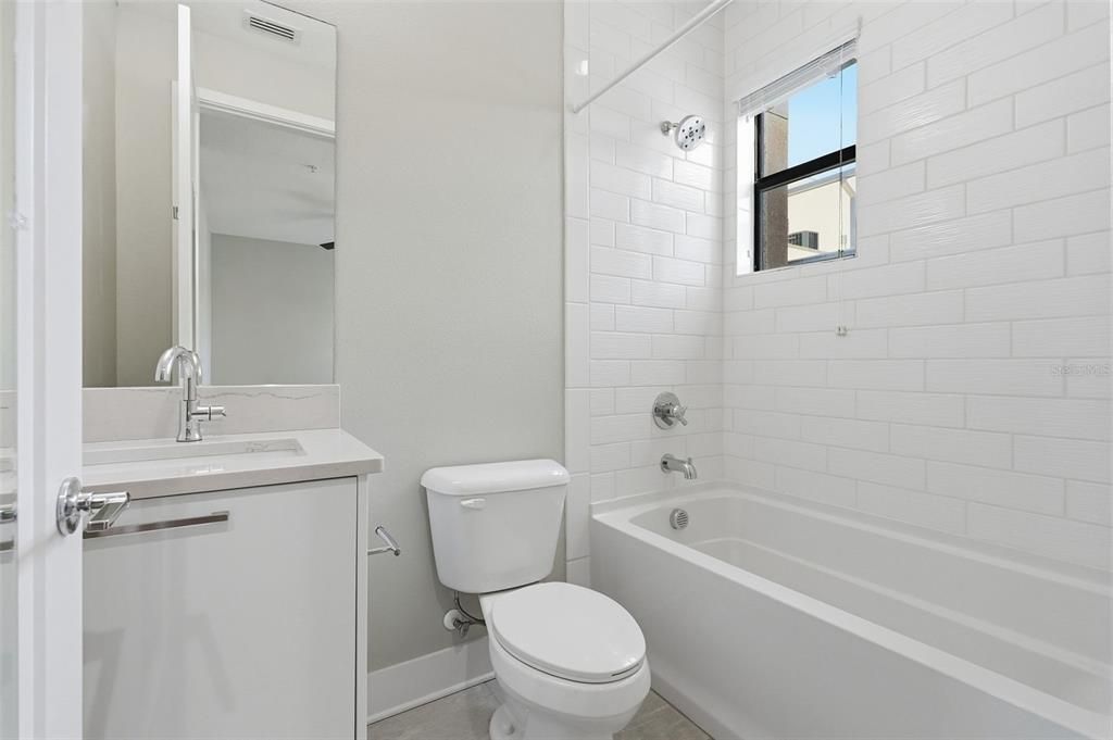 En Venta: $699,900 (3 camas, 3 baños, 1855 Pies cuadrados)