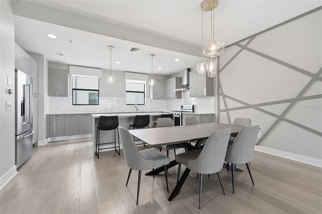 En Venta: $699,900 (3 camas, 3 baños, 1855 Pies cuadrados)
