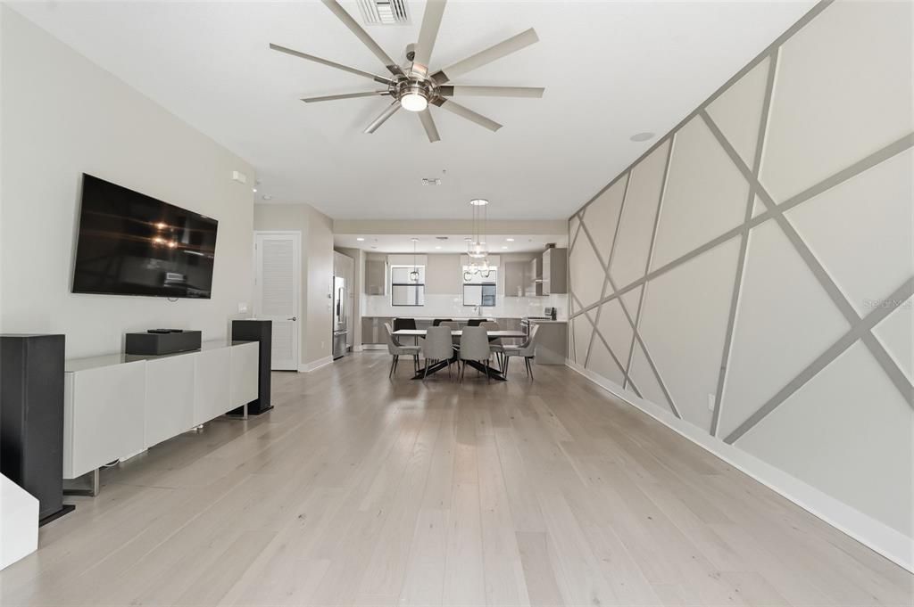 En Venta: $699,900 (3 camas, 3 baños, 1855 Pies cuadrados)